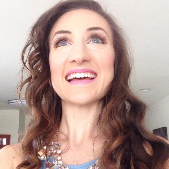 Meet your Posher, Nicole - Picture 1 of 1